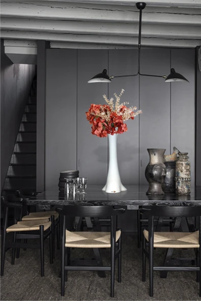 Eşsiz Hediyelik Uzun 60 cm Beyaz Vazolu Altın Yapraklı Turuncu Çiçekli Karışık Aranjman Buket Demet - 8