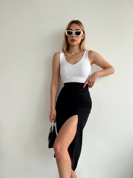 Büzgülü uzun yırtmaçlı midi boy etek siyah