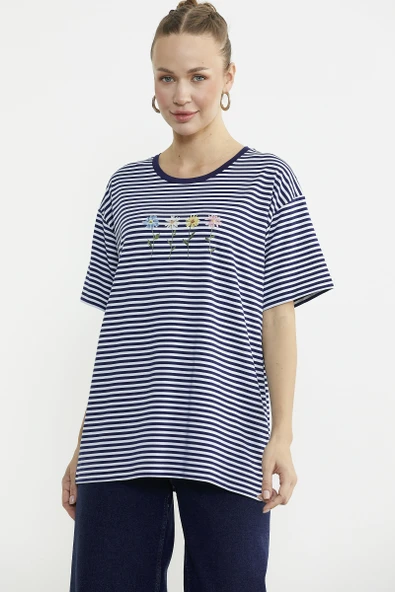 Çizgili Nakış Detaylı Tişört - Lacivert ürün görseli 1
