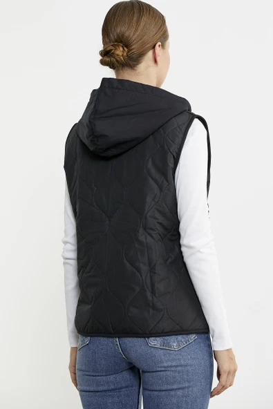 Kapitone Kapüşonlu Cepli Yelek - Siyah - 5