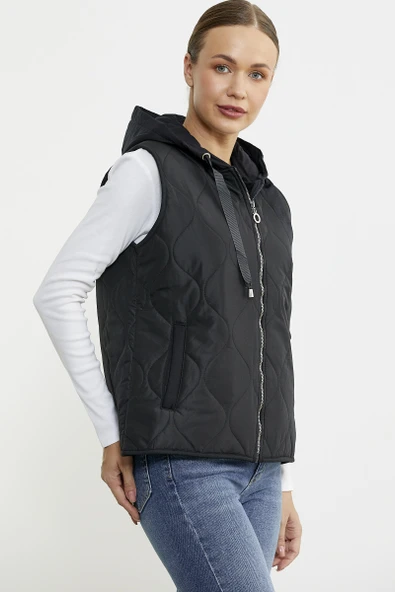 Kapitone Kapüşonlu Cepli Yelek - Siyah - 4