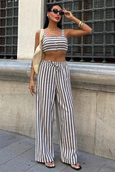 Çizgili Detaylı Askılı ve Düğmeli Kare Yakalı Kadın Crop Ve Pantolon Keten Takım Siyah Beyaz - 5