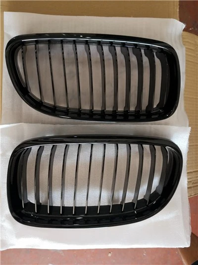 ÖN PANJUR BÖBREK PARLAK SİYAH SET BMW E90 2005-2008 ürün görseli 1