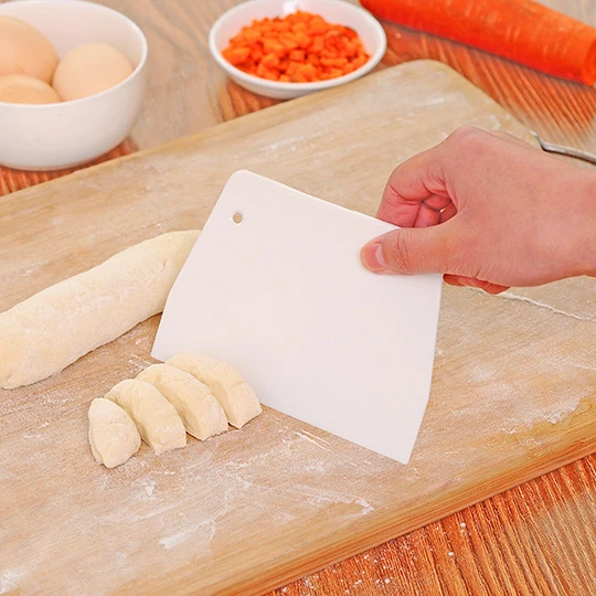 Plastik Kazıyıcı - Pirinç Erişte, Ekmek, Krema, Hamur Kesici - 2 Adet Beyaz