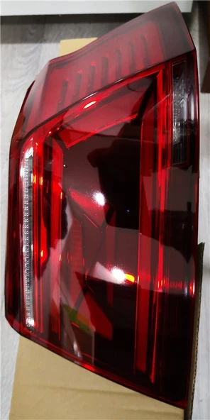 STOP LAMBASI DIŞ SAĞ KARARTILMIŞ PASSAT 2020>> ürün görseli 1