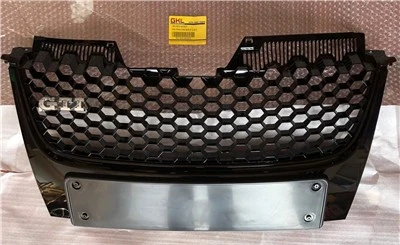 Golf5 Gti Ön Panjur Parlak Siyah Parlak Siyah Çizgili Gtı Yazılı Modifiye 2004-2009 ürün görseli 1