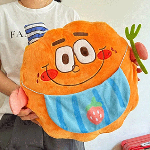 Önlük Tasarımlı Peluş Ay Çöreği Yastık - 20cm - Sevimli Oyuncak