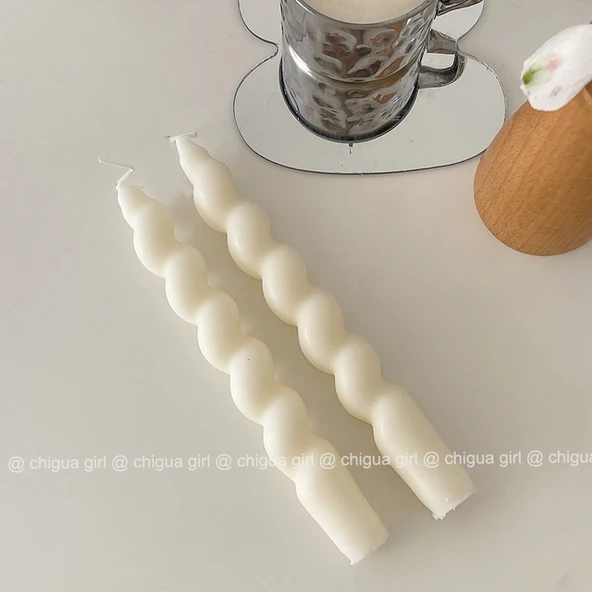 Fransız Retro Eskitme Şamdan - Mat Spiral Mum Fildişi Beyaz 2 Adet
