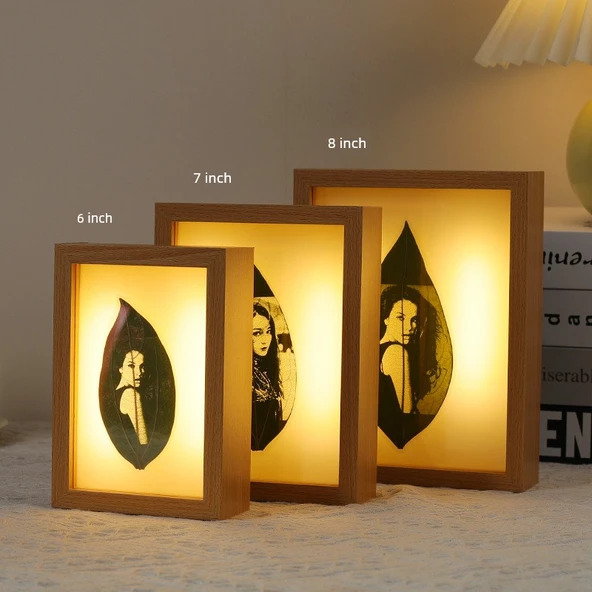 Ahşap Oyma Desenli Masaüstü Fotoğraf Çerçevesi - 8 inç - Kayın (Pilsiz)