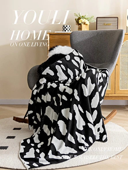İnek Desenli Örme Battaniye - Siyah Panda Noktalı - 130x150cm - 4