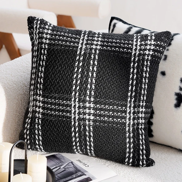 Etnik Desenli Örme Akrilik Battaniye Yatak Kanepe Örtüsü - İngiliz Siyah Beyaz Çizgili Kare 45x45cm Tek Yastık Kılıfı