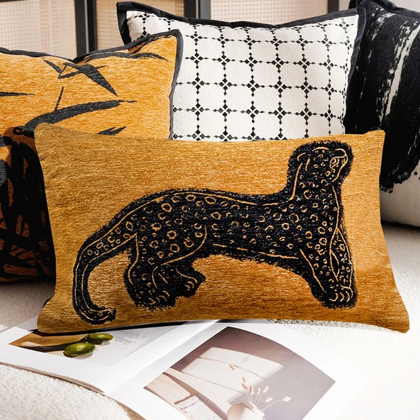 Kahverengi Tabanlı Leopar Desenli Dikdörtgen Yastık Kılıfı 30x50cm - Yastık ve İç Dolgu