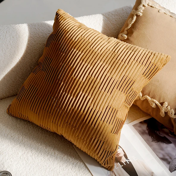 Retro Minimalist Yastık Kılıfı - Kahverengi Dikey Büzgülü Kare 45x45 - Kılıf ve İç Dolgu