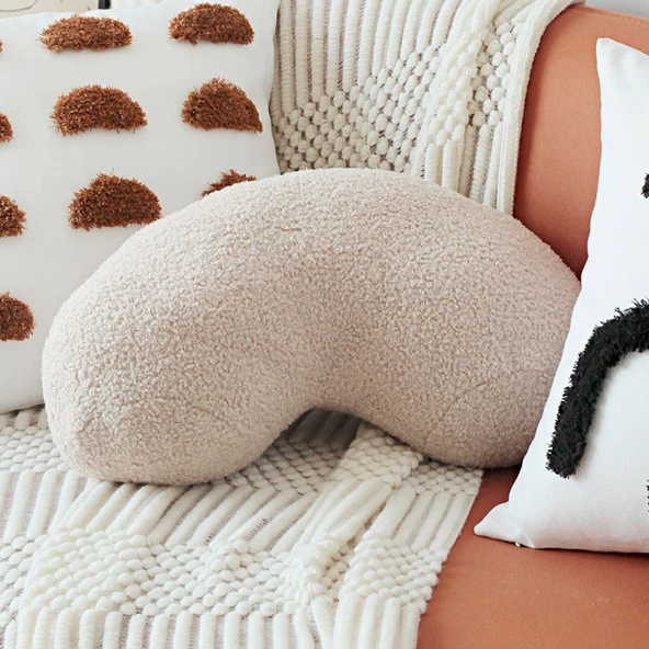 İskandinav Tarzı Teddy Kadife Sütlü Çay Kaju Yastık - 45x25cm - Kılıf ve İç Dolgu Dahil