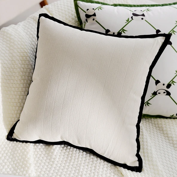 Sevimli Panda Çocuk Yastık Kılıfı - Siyah Kenarlı Beyaz Balıksırtı 45x45 cm - Sadece Kılıf