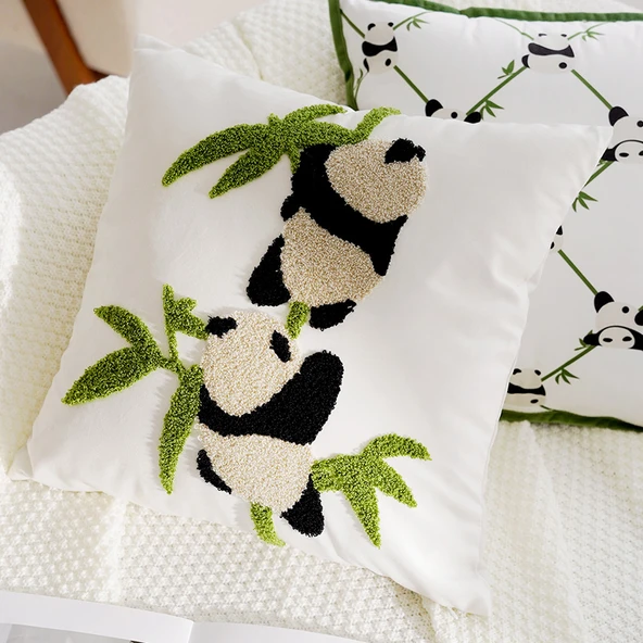 Sevimli Panda Çocuk Yastık Kılıfı - Tırmanan Bambu Desenli 45x45 cm - Sadece Kılıf