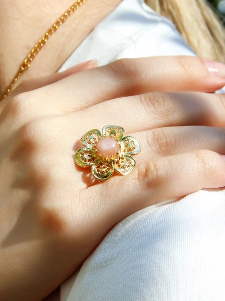 Doğal Taş Pembe Kuvars Doğal Taşlı Çiçek Model Telkari Kadın Ayarlanabilir Altın Kaplama Yüzük euy59pkg ürün görseli