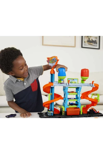 Hot Wheels Mega Araba Yıkama Kulesi: Döner Spiral ve İki Su Tankıyla Gerçekçi Yıkama Deneyimi! - 3