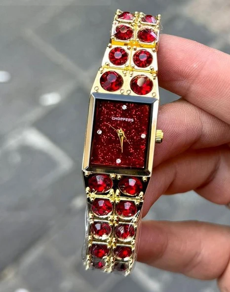 Choppers Marka Kırmızı Taş Kare Kadran Detaylı Kadın Kol Saati - Işıltılı ve Gösterişli Tasarım