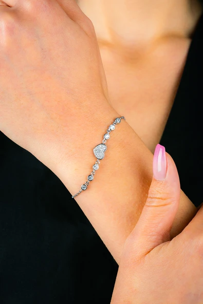 925 Ayar Gümüş 6 Zirkon Taşlı Kalp Model Kadın Bileklik