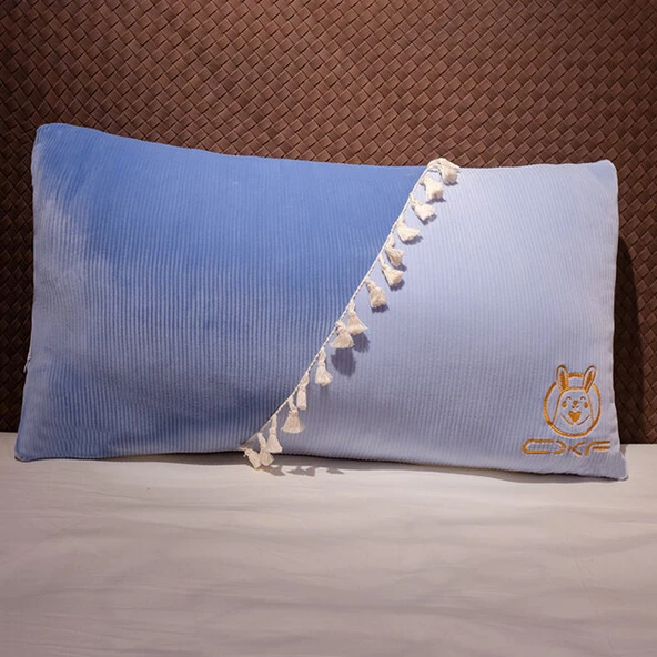 Püsküllü Dikişli Peluş Yastık - Gök Mavi Eğik - 40cm