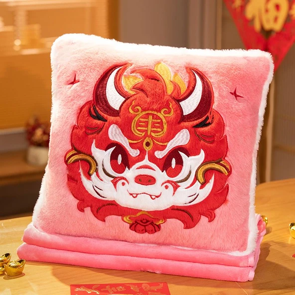Ejderha Yılı El Isıtıcılı Yastık Battaniye 40x40cm - Long Xing Da Yun Yastık + Battaniye