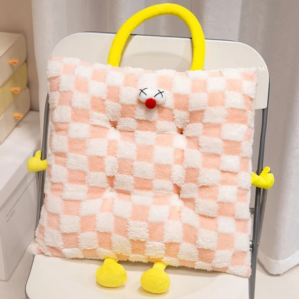 Kare Pembe Ekose Kuzu Yünü Minder - 38cm