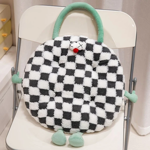 Yuvarlak Koyu Gri Ekose Kuzu Yünü Minder - 38cm