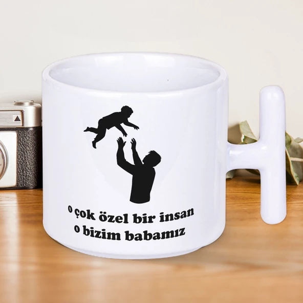O Çok Özel Bir İnsan O Bizim Babamız Yazılı 1 Adet T Kupa Babalar Günü Hediyelilk T Kupa ürün görseli
