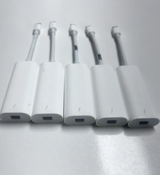 Apple Thunderbolt 3 (USB-C) to Thunderbolt 2 Çevirici Adaptör - Teşhir