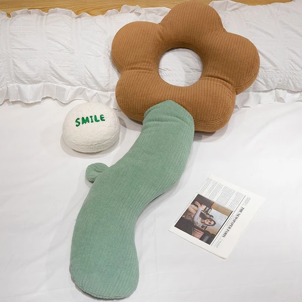 Çiçek Tasarımlı Uzun Peluş Yastık - Kahve 80cm