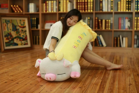 Pembe Elbiseli Peluş Domuz Yastık - 75cm - 5