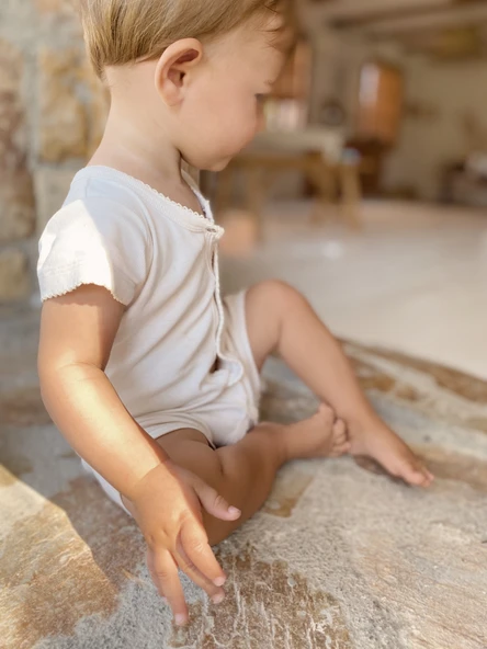 Naturaborn GOTS Organik Sertifikalı Kroşetalı Yarım Kollu Şort Paçalı Bebek Tulum - Resim 10