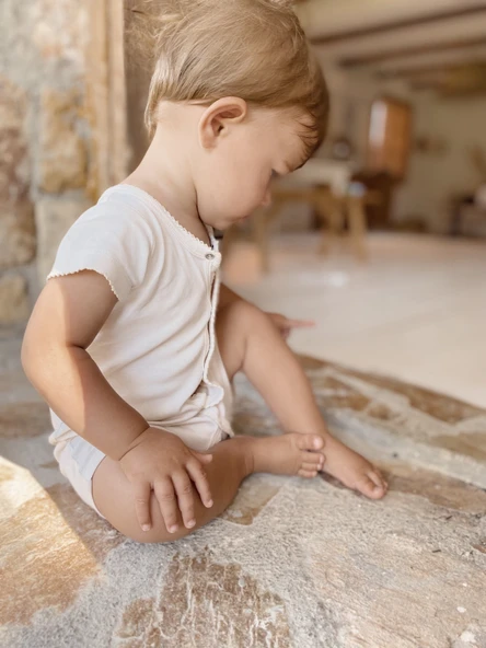 Naturaborn GOTS Organik Sertifikalı Kroşetalı Yarım Kollu Şort Paçalı Bebek Tulum - Resim 8