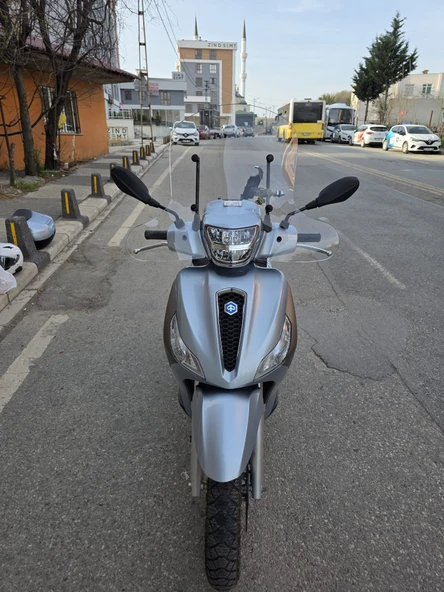MOTOCAM Piaggio Medley S 150 Ön Cam 2021-2025 Model 56cm Şeffaf Renkli Elcikli APARATSIZ GÖNDERİLİR