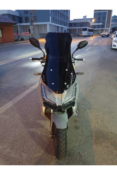 MOTOCAM Motolüx Wow 150  Siperlik Ön Cam 2023-2025 Model 55cm Siyah Renkli 4mm KISA SPOR CAM