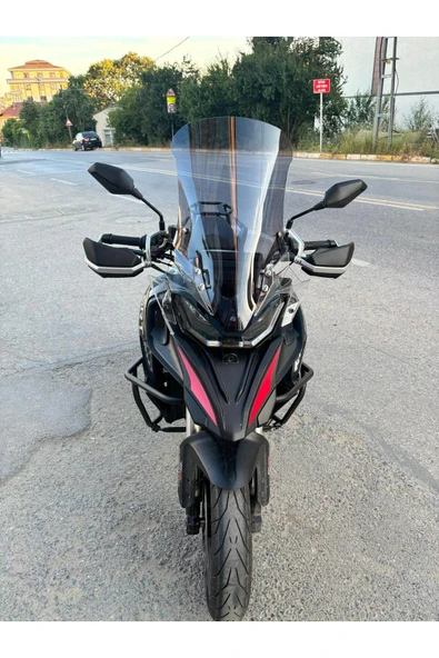 MOTOCAM QJ SRT 800 X Siperlik Ön Cam 2023-2025 Model 61cm Füme Renkli 4mm