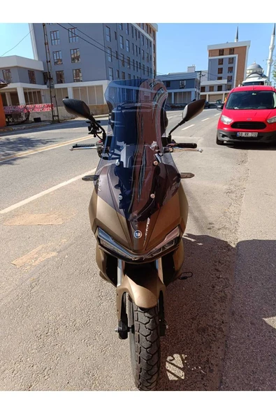 MOTOCAM Yuki Adventure 150 Siperlik Ön Cam 2023-2025 Model 55cm Füme Renkli 4mm KISA SPOR CAM