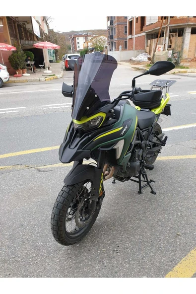 MOTOCAM Benelli TRK 702 X Siperlik Ön Cam 2025 Model 51cm Siyah Renkli 4mm 2. TASARIM - 2