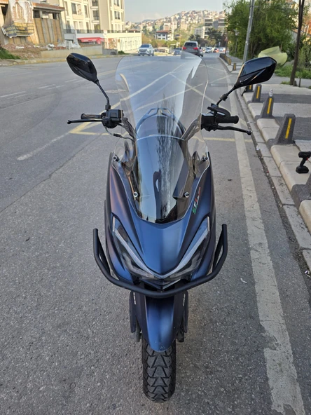 MOTOCAM Küba Newlight PRO Siperlik Ön Cam 2023-2025 Model 58cm şeffaf Renkli 4mm ORİJİNAL BOYLU