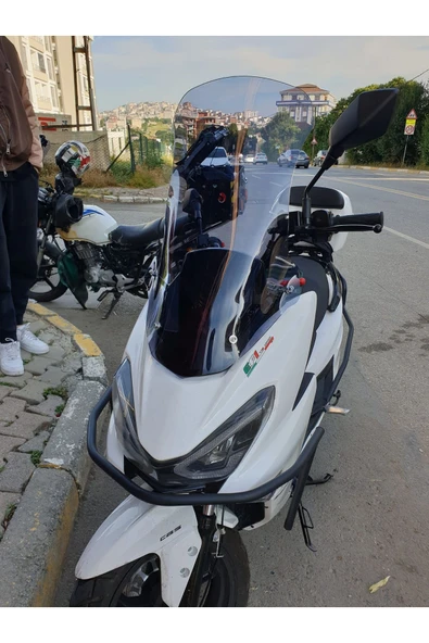 MOTOCAM Küba Newlight PRO Siperlik Ön Cam 2023-2025 Model 75cm Açık Füme Renkli 4mm UZUN CAM - 2