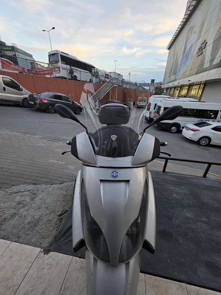 MOTOCAM Piaggio X7 Siperlik Ön Cam 2007-2012 Model 43cm Şeffaf Renkli 4mm - 1