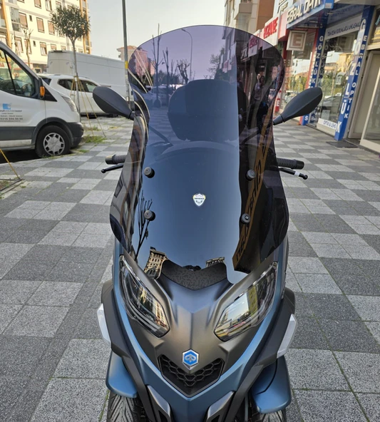 MOTOCAM Piaggio MP3 530 Siperlik Ön Cam 2023-2025 Model 72cm Siyah Renkli 4mm UZUN CAM
