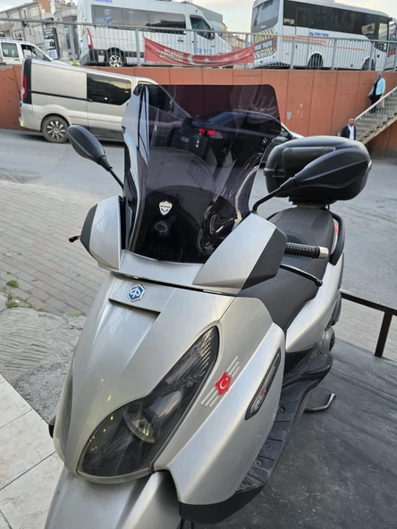 MOTOCAM Piaggio X7 Siperlik Ön Cam 2007-2012 Model 43cm Siyah Renkli 4mm - 3