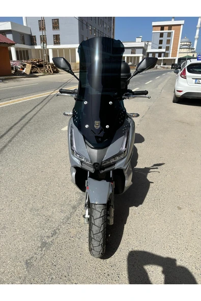 MOTOCAM Arora Beatrix 150 Siperlik Ön Cam 2023-2025 Model 65cm Siyah Renkli 4mm ORTA BOYLU CAM
