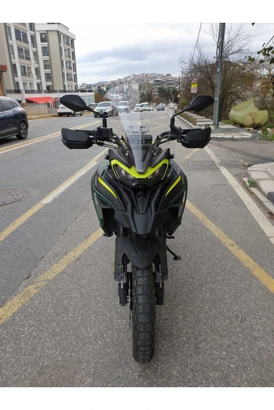 MOTOCAM Benelli TRK 702 X Siperlik Ön Cam 2025 Model 51cm Şeffaf Renkli 4mm 2. TASARIM