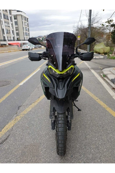 MOTOCAM Benelli TRK 702 X Siperlik Ön Cam 2025 Model 51cm Siyah Renkli 4mm 2. TASARIM
