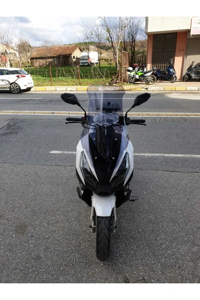 MOTOCAM Volta Apec Apx7 Siperlik Ön Cam 2025 Model 68cm Füme Renkli 4mm ORTA BOYLU CAM