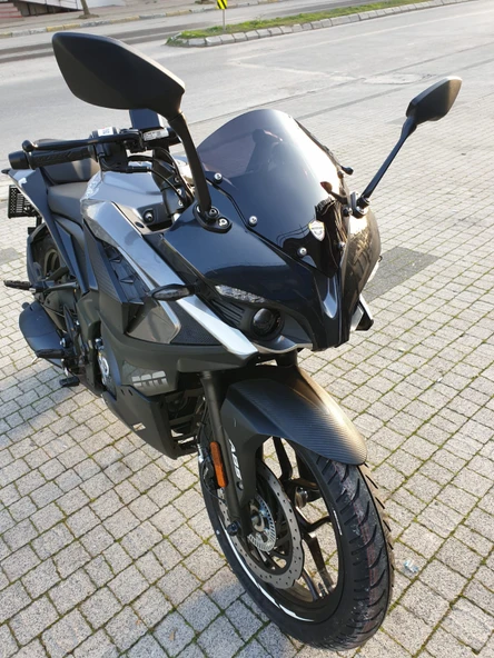 MOTOCAM Pulsar RS 200 Siperlik Ön Cam 2015-2025 Model 33cm Siyah Renkli 4mm KISA SPOR CAM - 2