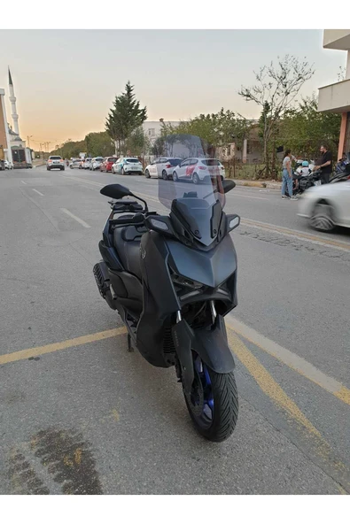 MOTOCAM Yamaha Xmax 250 Siperlik Ön Cam 2023-2025 Model 65cm Şeffaf Renkli 4mm ORTA BOYLU CAM - 2
